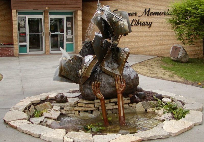 "Rivers to the People" sculpture by Sara Balbin, installed in 2002